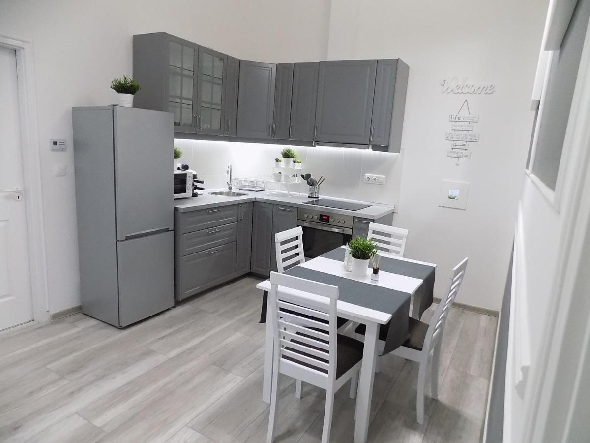 A10 Alkotmany B Apartment บูดาเปสต์ ภายนอก รูปภาพ